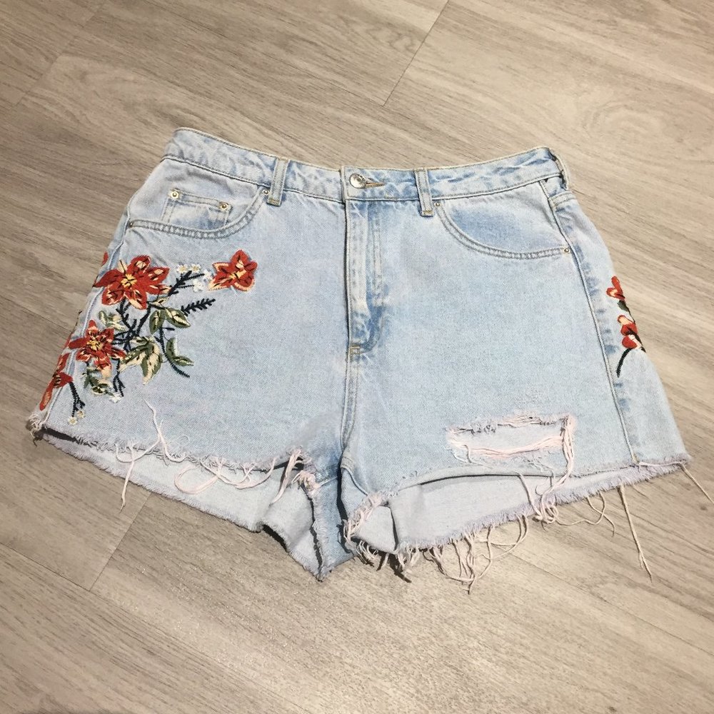 Topshop Denim Mom Shorts w Flower Embroidery - Picture 1 of 4